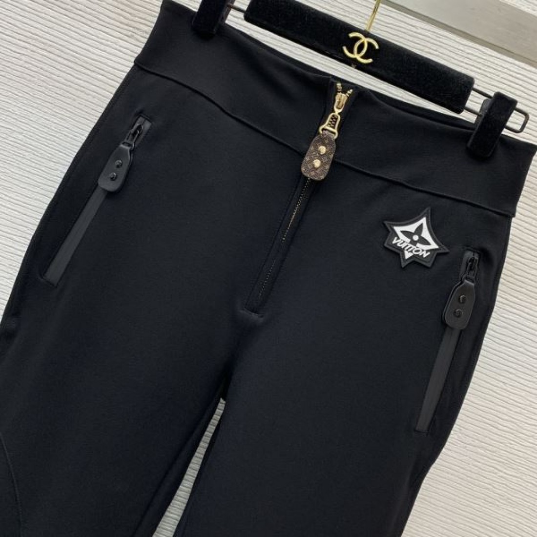  動きやすく美脚効果も抜群 LOUIS VUITTON ルイヴィトン コピー レギンスパンツ