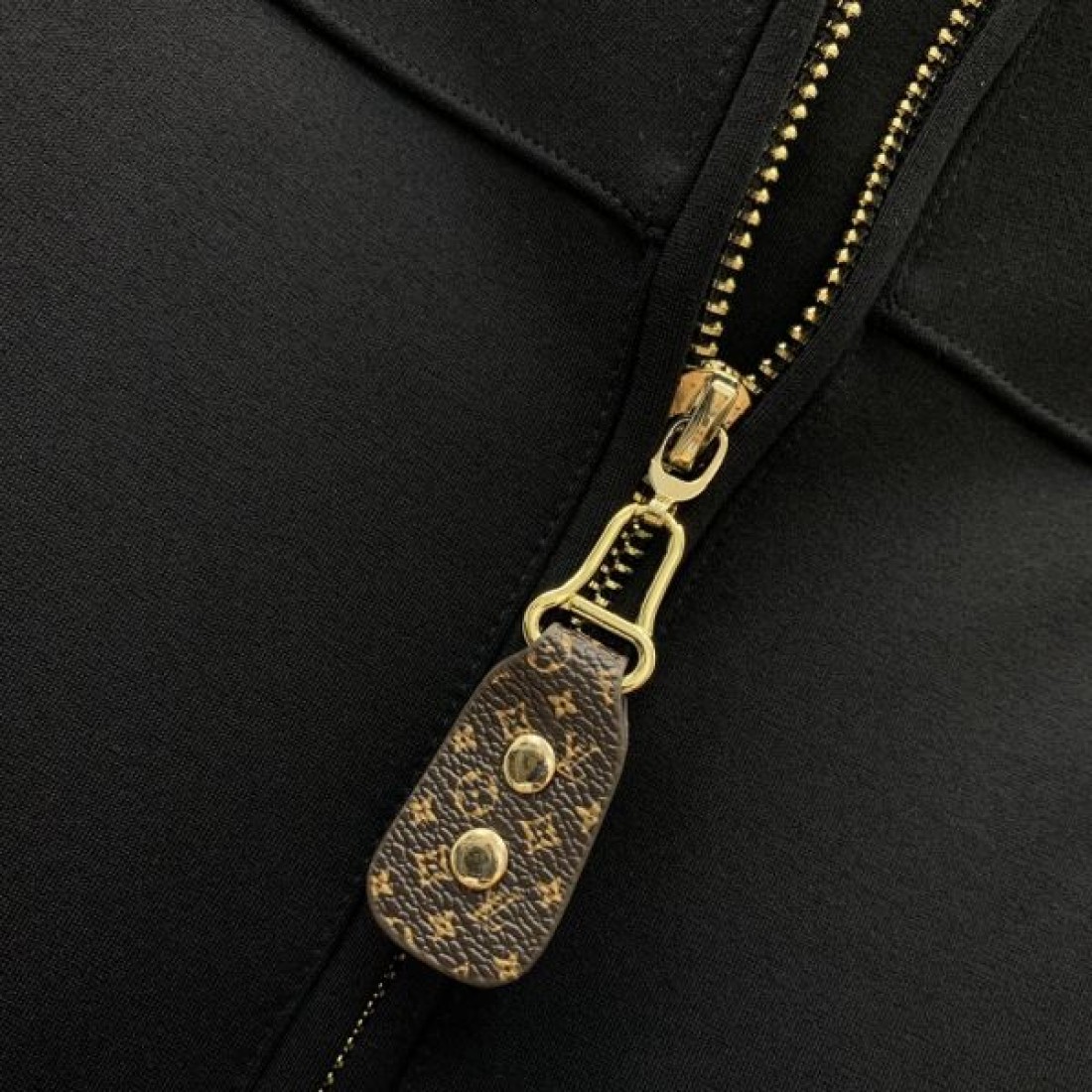  動きやすく美脚効果も抜群 LOUIS VUITTON ルイヴィトン コピー レギンスパンツ