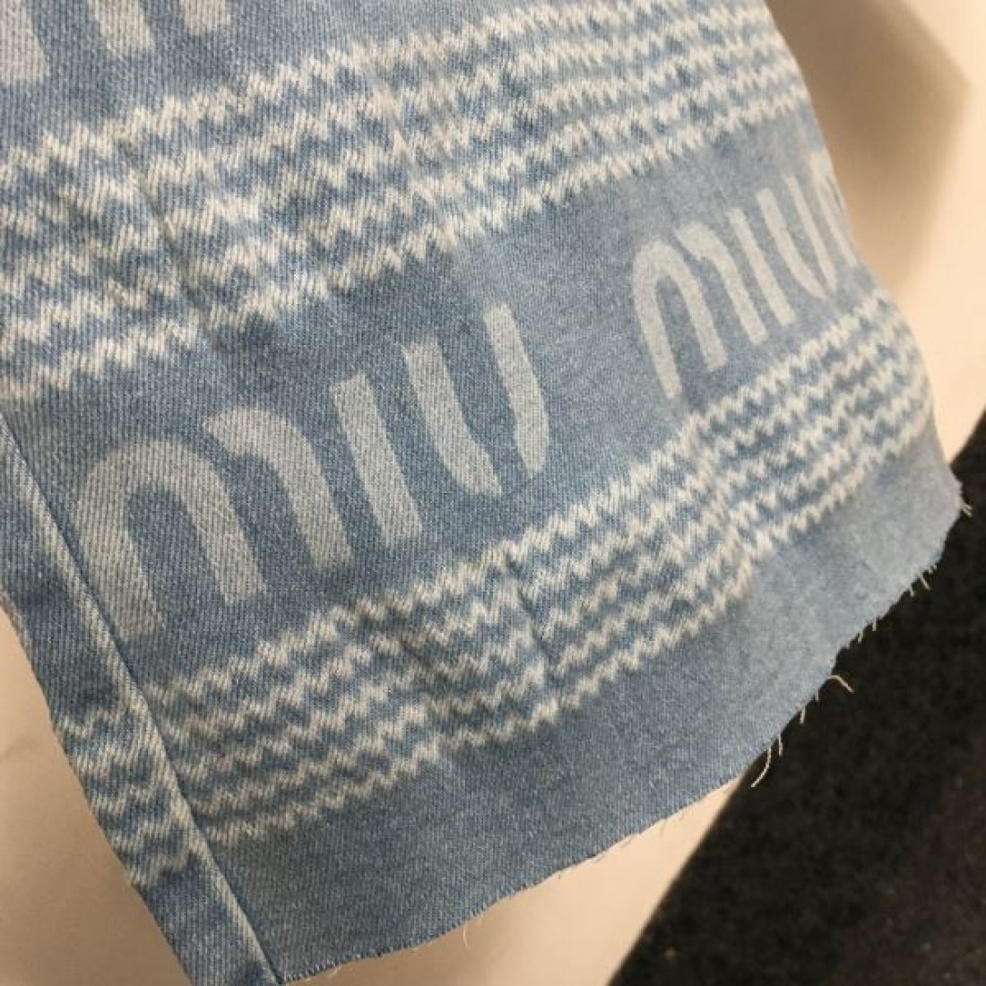 大人の可愛さとモード感 ミュウミュウ コピー ジーパン MIU MIU 人気爆発中
