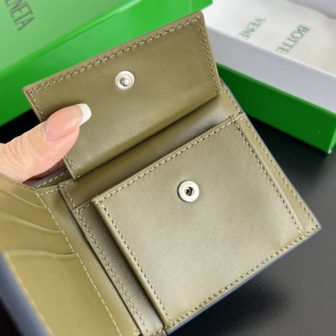 機能美 ボッテガヴェネタ コピー 二つ折り財布 BOTTEGA VENETA 話題の逸品