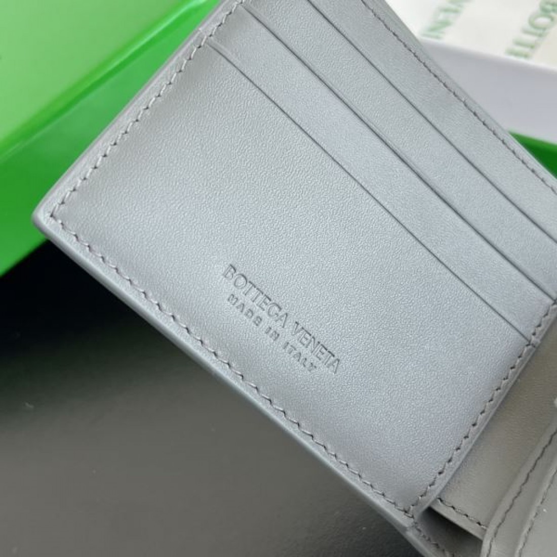 コンパクトボッテガヴェネタ コピー 二つ折り財布 BOTTEGA VENETA 人気急上昇中