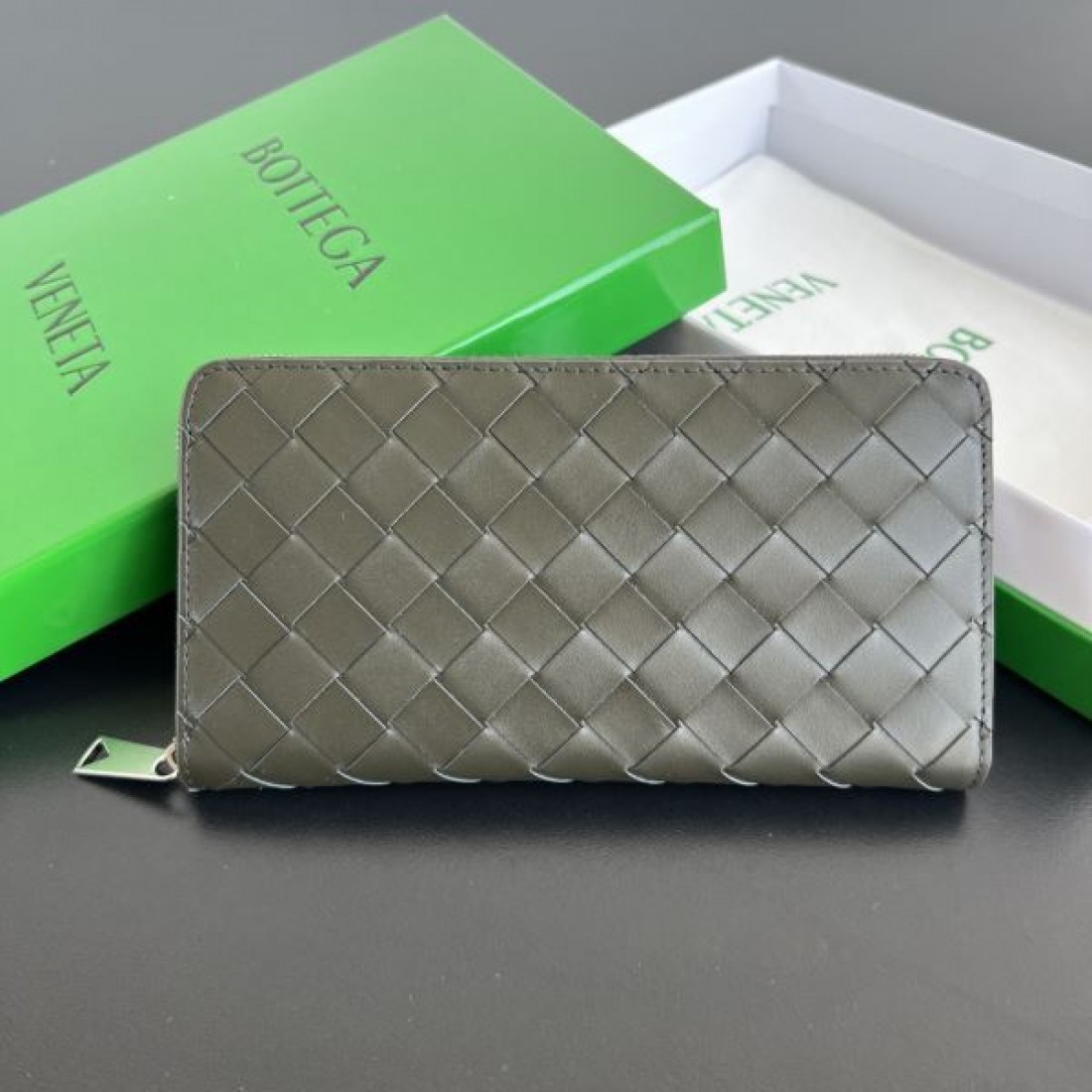 一瞬で華やぐ BOTTEGA VENETA ボッテガヴェネタ コピー 長財布 大人可愛い