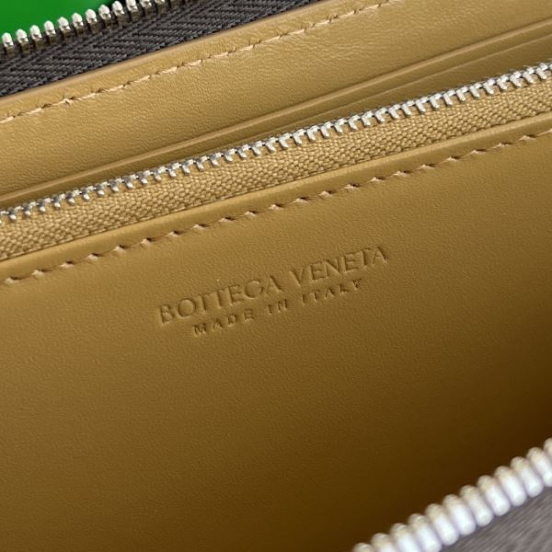 一瞬で華やぐ BOTTEGA VENETA ボッテガヴェネタ コピー 長財布 大人可愛い