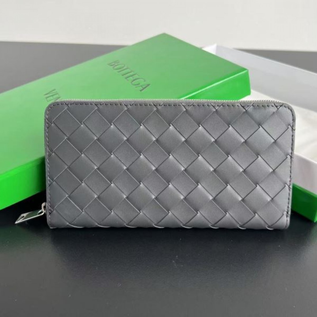 洗練された印象の BOTTEGA VENETA ボッテガヴェネタ コピー 長財布 上品で