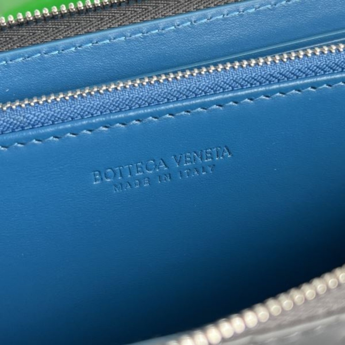洗練された印象の BOTTEGA VENETA ボッテガヴェネタ コピー 長財布 上品で