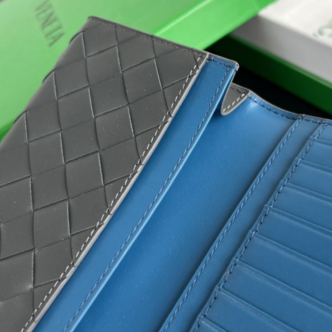 SNS映え抜群 BOTTEGA VENETA ボッテガヴェネタ コピー 長財布 期間限定