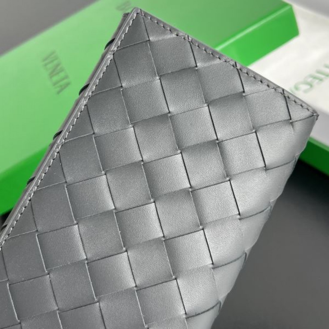 SNS映え抜群 BOTTEGA VENETA ボッテガヴェネタ コピー 長財布 期間限定