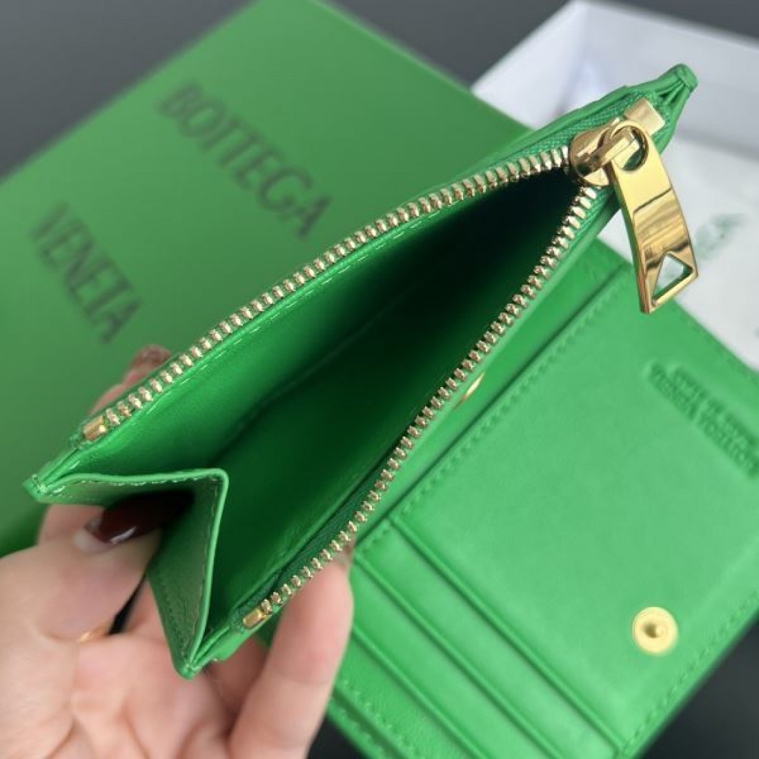 軽やかでフェミニンな BOTTEGA VENETA ボッテガヴェネタ コピー コインバッグ
