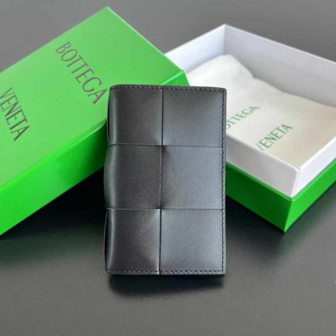 エレガントで知的な BOTTEGA VENETA ボッテガヴェネタ コピー カードケース