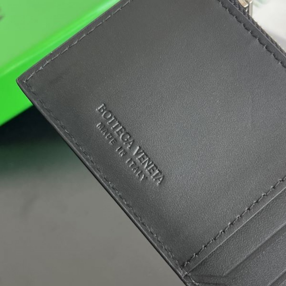 上質でミニマルな BOTTEGA VENETA ボッテガヴェネタ コピー カードケース
