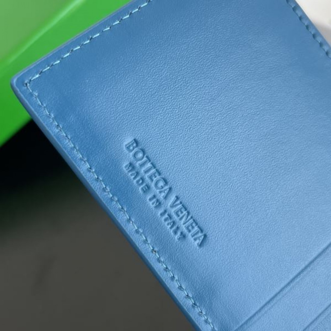 モダンで高級感ある BOTTEGA VENETA ボッテガヴェネタ コピー カードケース