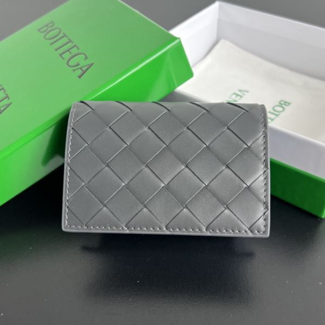 スタイリッシュで都会的な BOTTEGA VENETA ボッテガヴェネタ コピー カードケース