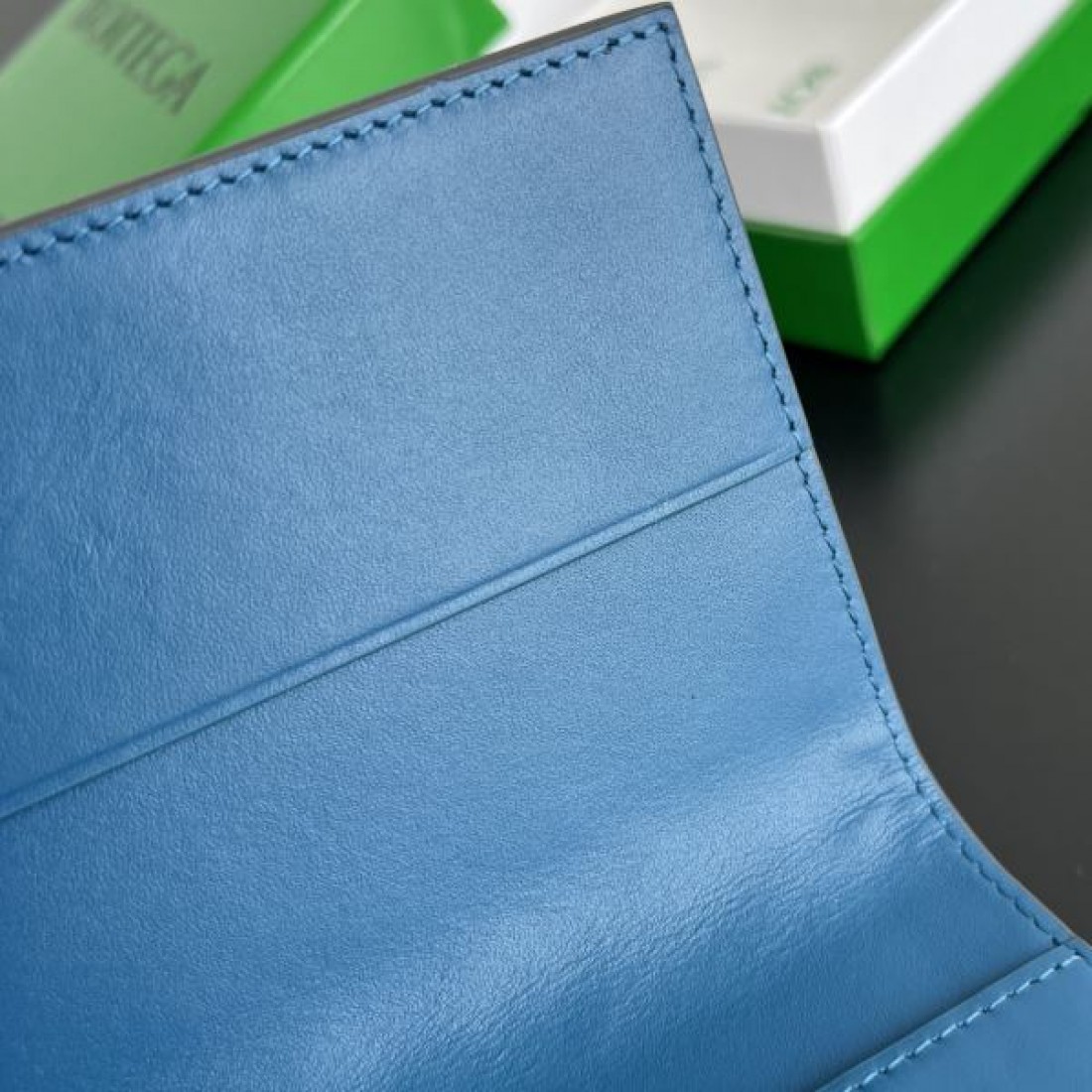 BOTTEGA VENETA ボッテガヴェネタ コピー カードケース コンパクトで機能的な 