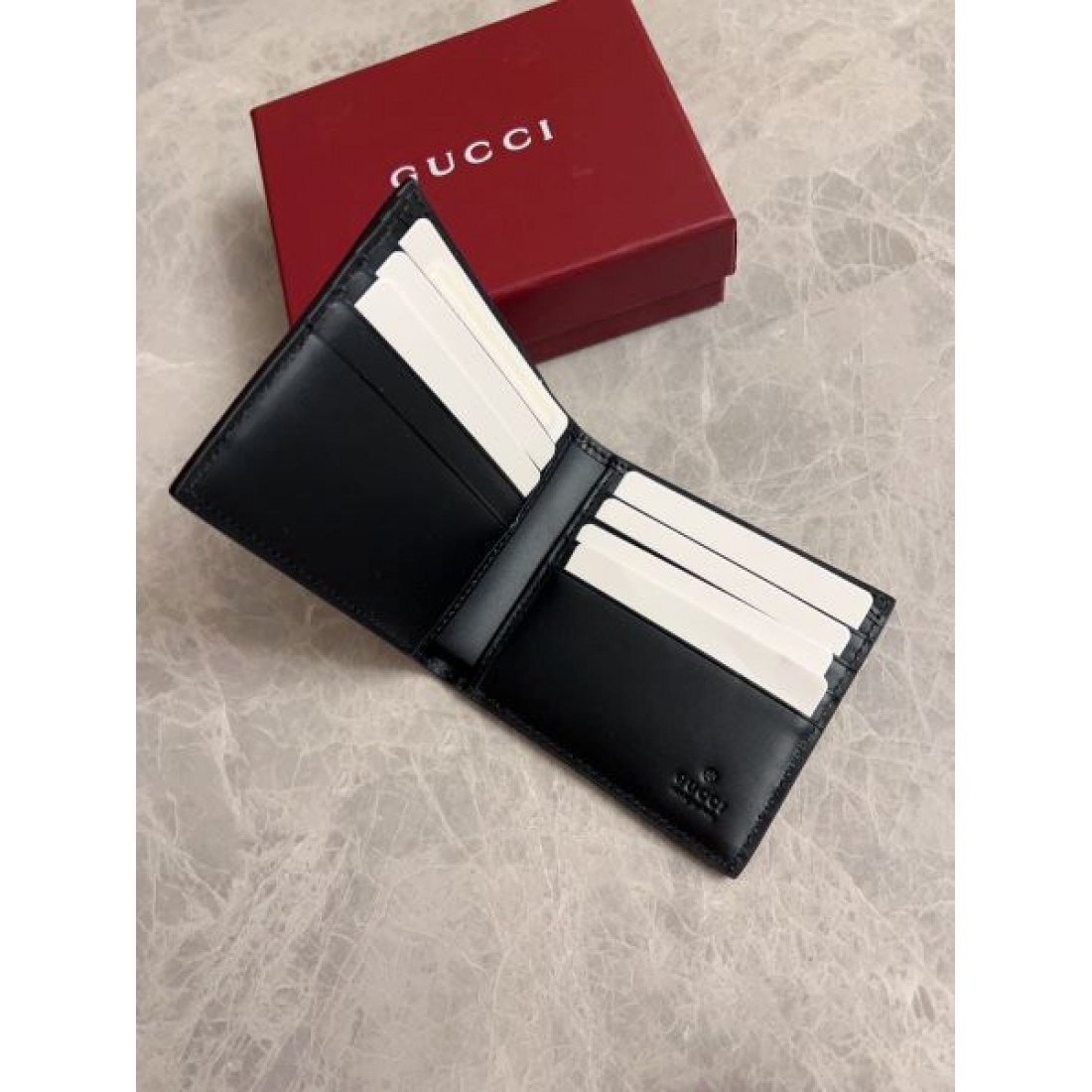 GUCCI スマートで高級感漂う グッチ コピー 二つ折り財布 話題の商品
