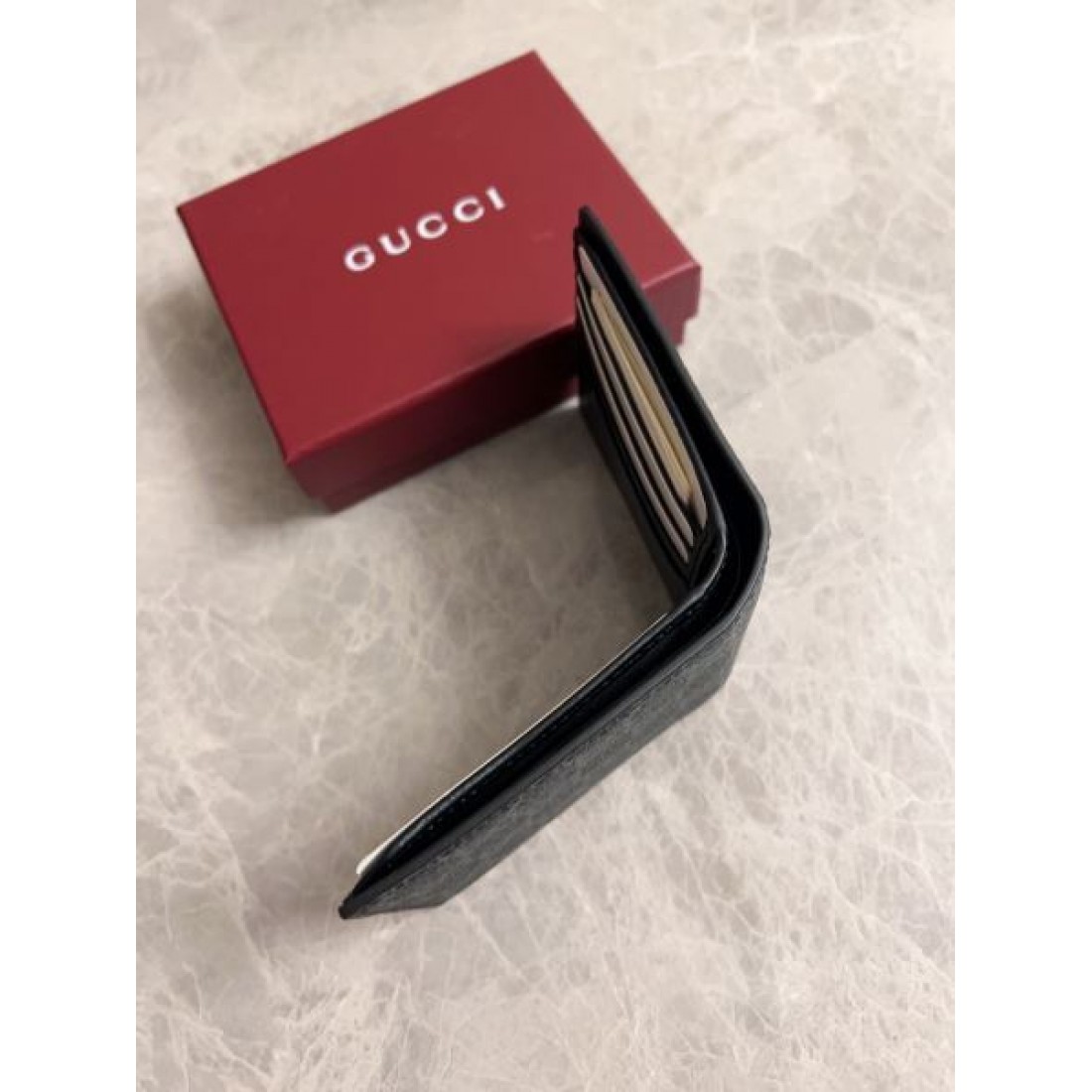 GUCCI スマートで高級感漂う グッチ コピー 二つ折り財布 話題の商品