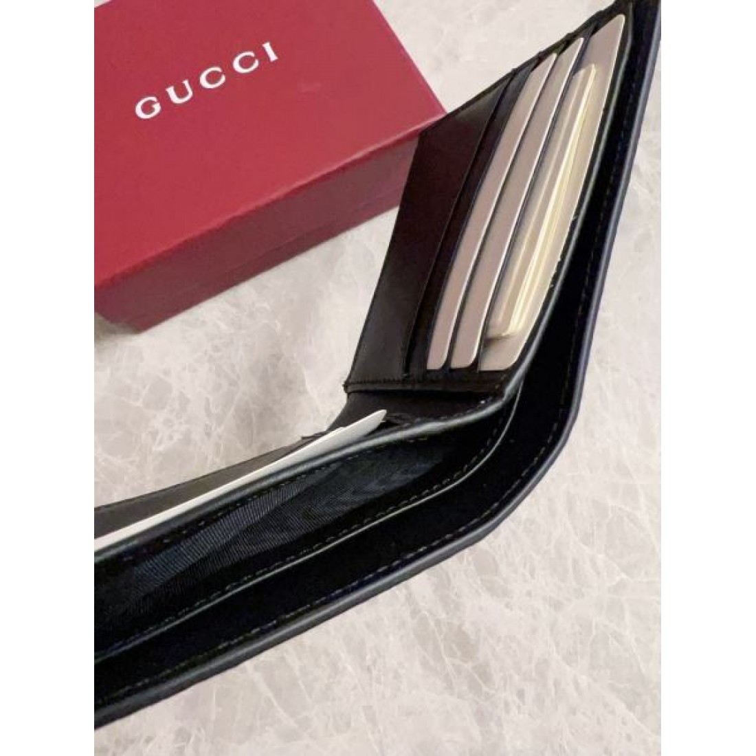 GUCCI スマートで高級感漂う グッチ コピー 二つ折り財布 話題の商品