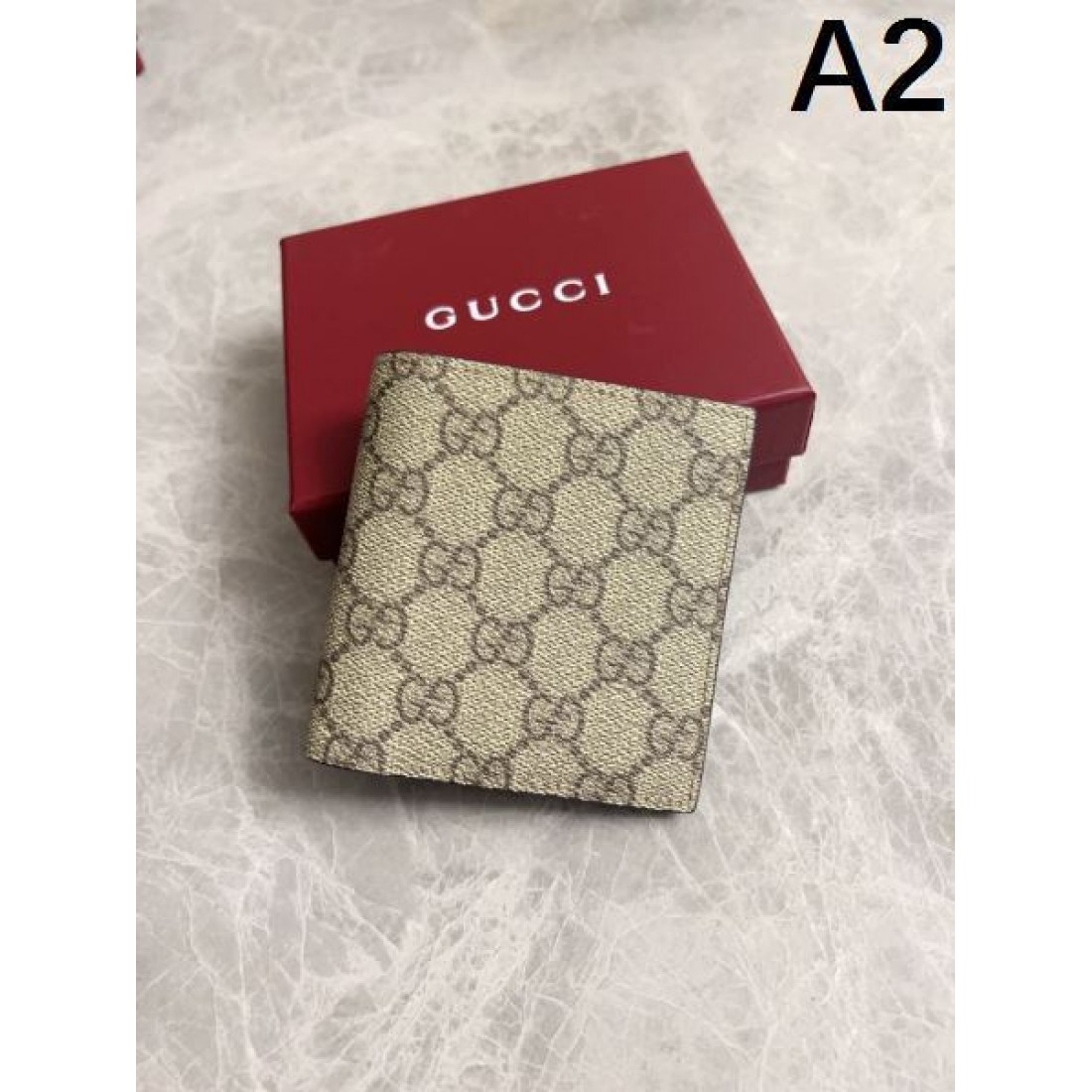 洗練と実用性を兼ね備えた グッチ コピー 二つ折り財布 GUCCI
