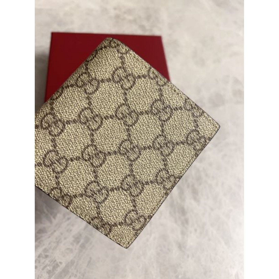 洗練と実用性を兼ね備えた グッチ コピー 二つ折り財布 GUCCI