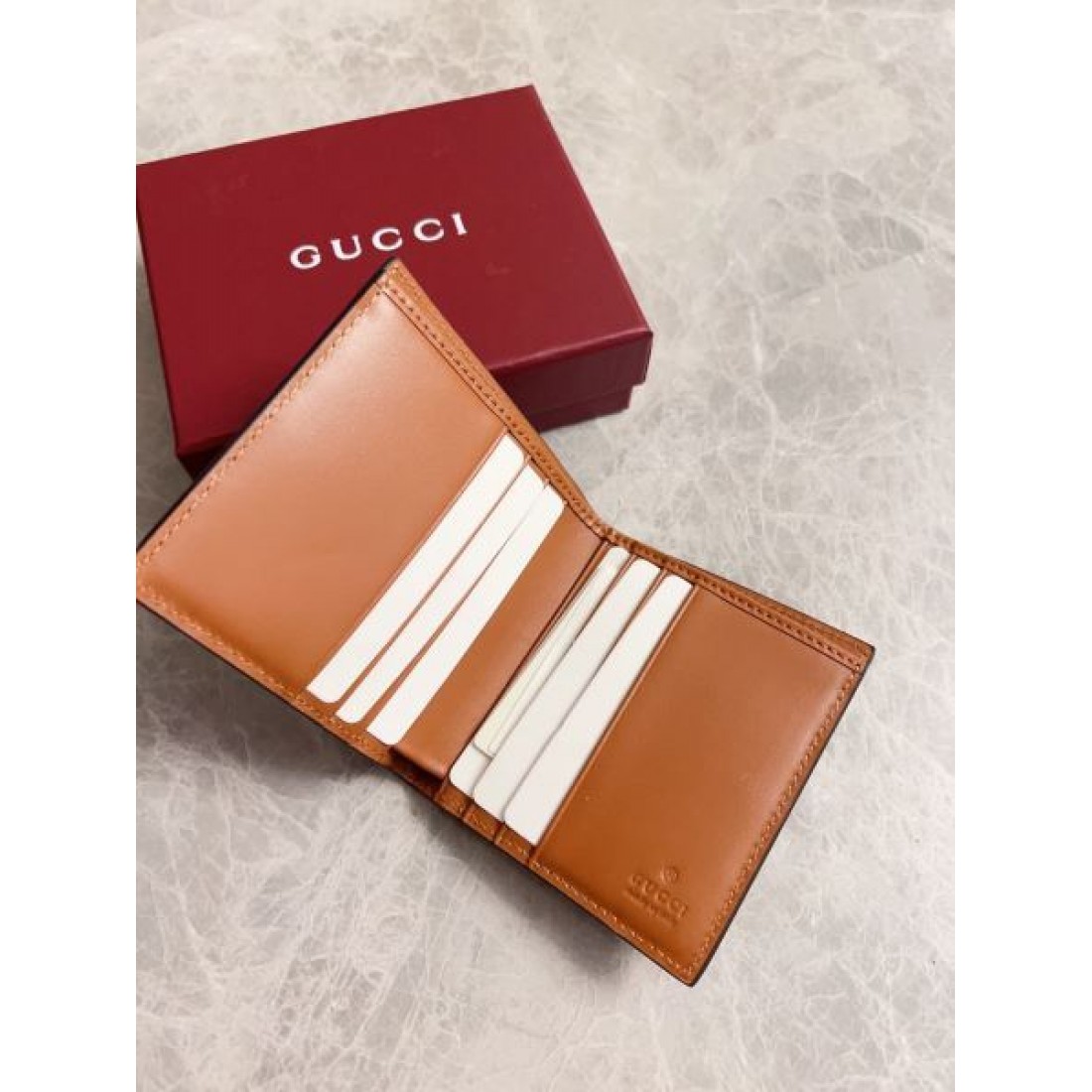 洗練と実用性を兼ね備えた グッチ コピー 二つ折り財布 GUCCI