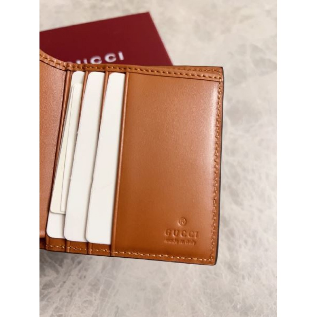 洗練と実用性を兼ね備えた グッチ コピー 二つ折り財布 GUCCI
