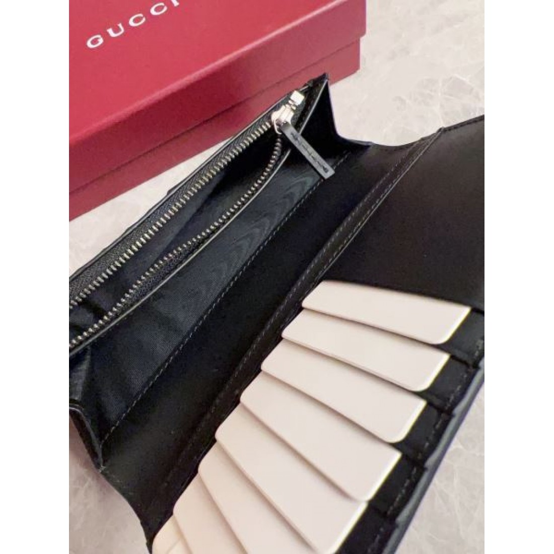 ギフトにも最適 GUCCI グッチ コピー 長財布 ファッション好き必見