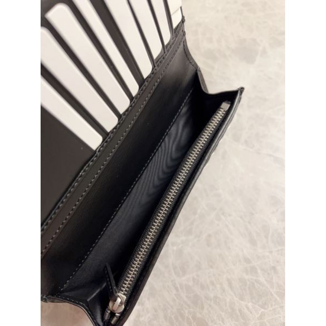 迷わずゲット GUCCI グッチ コピー 長財布 見逃し厳禁