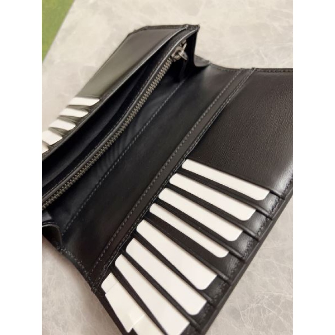 迷わずゲット GUCCI グッチ コピー 長財布 見逃し厳禁