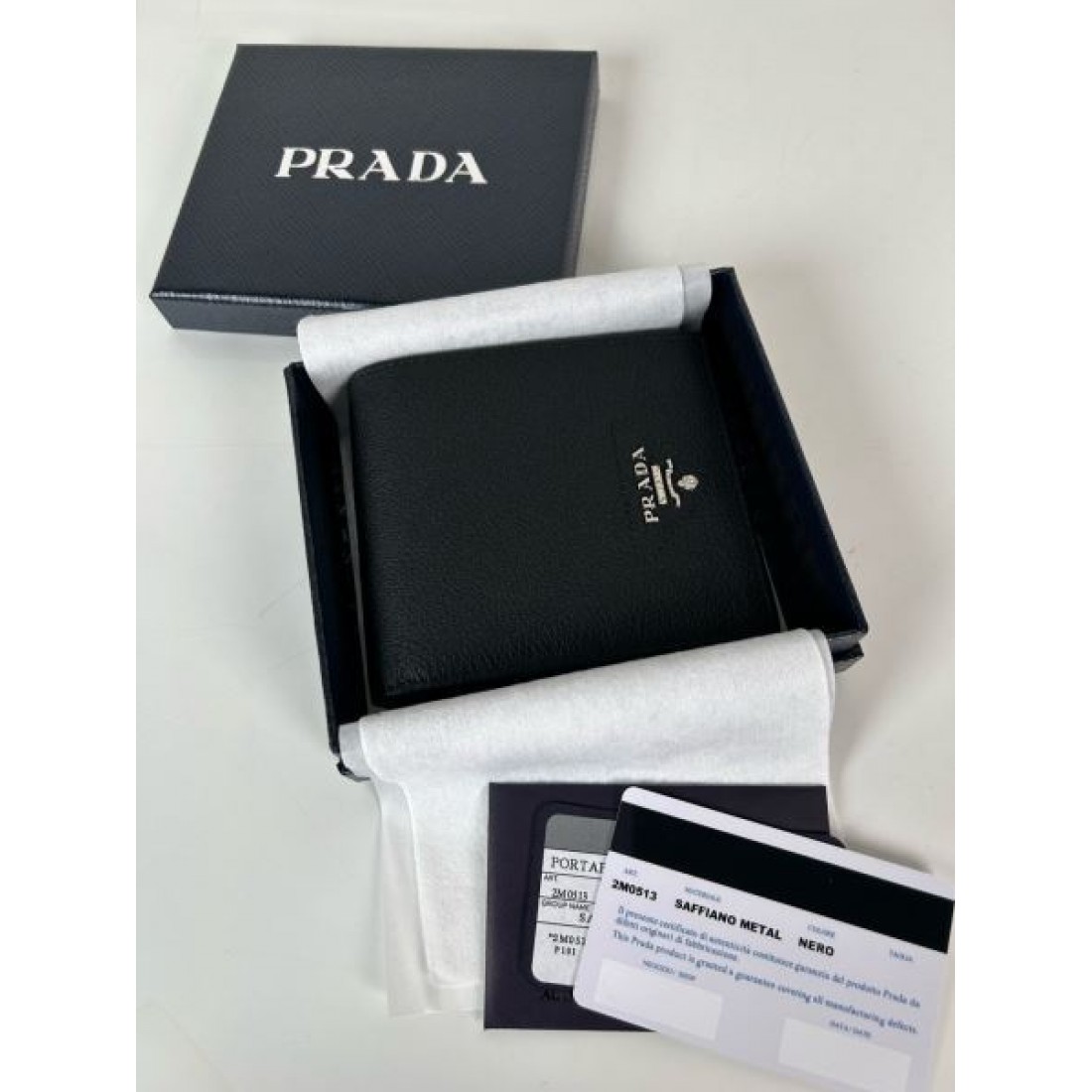  PRADA 独自のセンスが光る プラダ コピー 二つ折り財布 機能的な