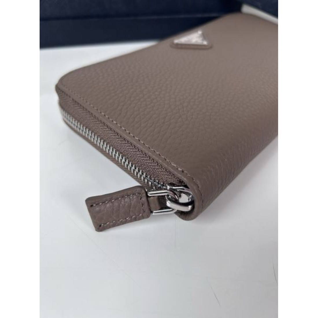 旬コーデに最適 PRADA プラダ コピー 長財布 オールシーズン活躍