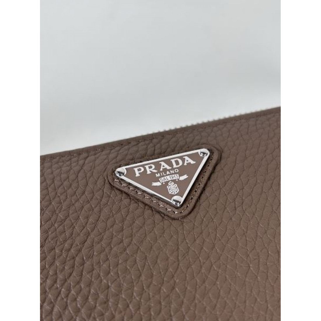 旬コーデに最適 PRADA プラダ コピー 長財布 オールシーズン活躍