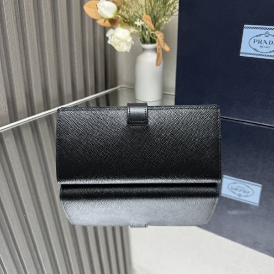 上質でスリムな PRADA プラダ コピー 長財布 洗練されたデザイン