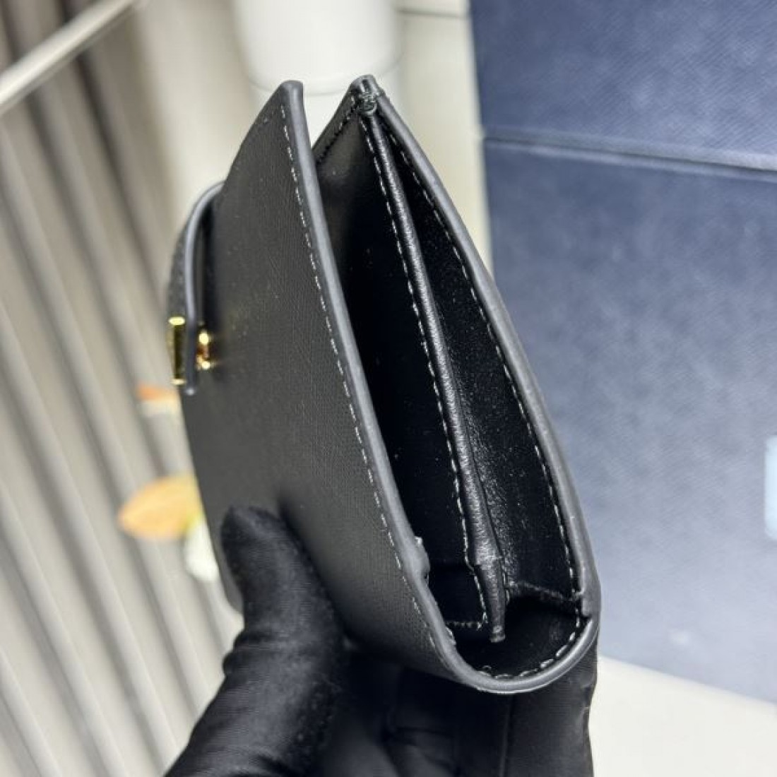 上質でスリムな PRADA プラダ コピー 長財布 洗練されたデザイン