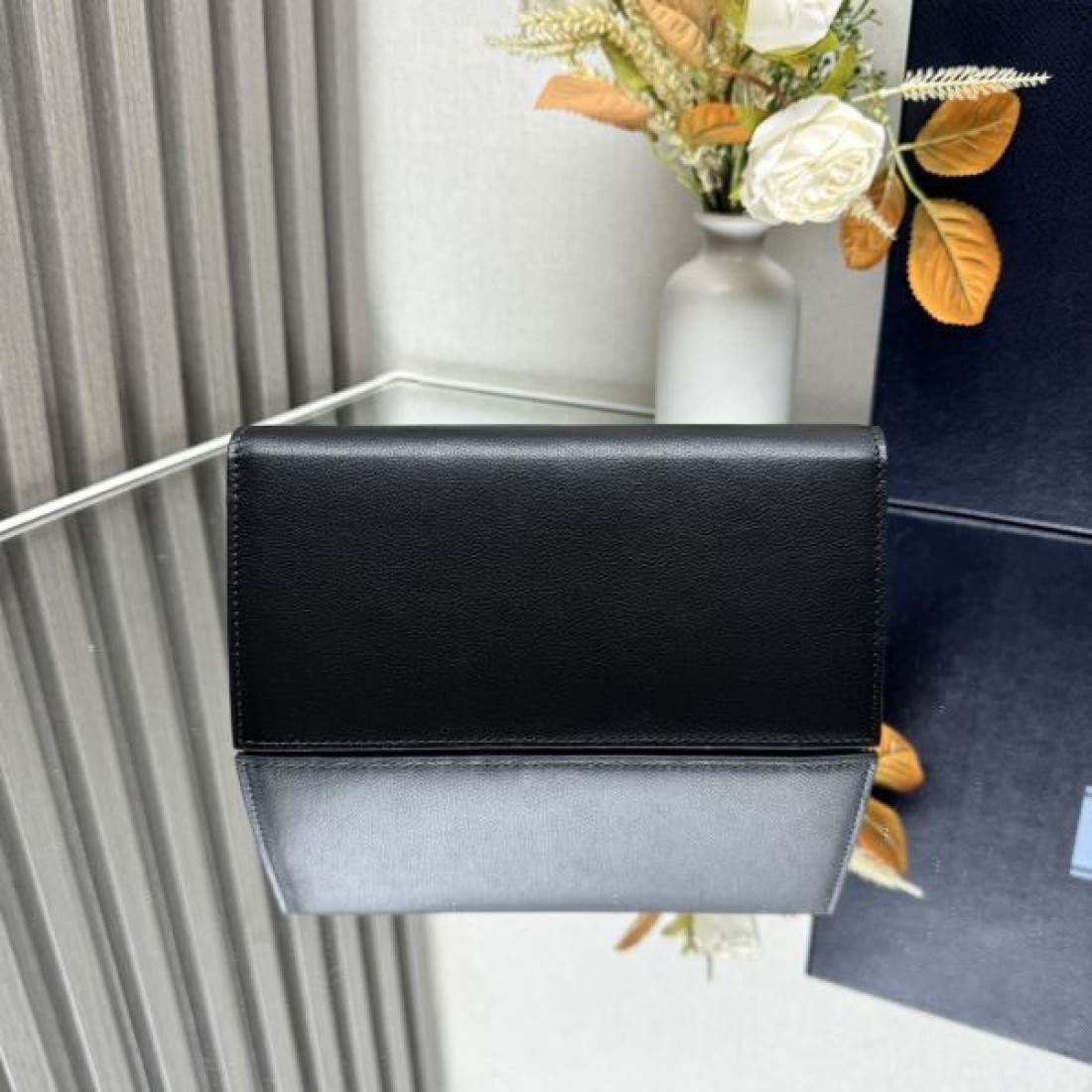 実用的でスタイリッシュな PRADA プラダ コピー 長財布 高級感のある