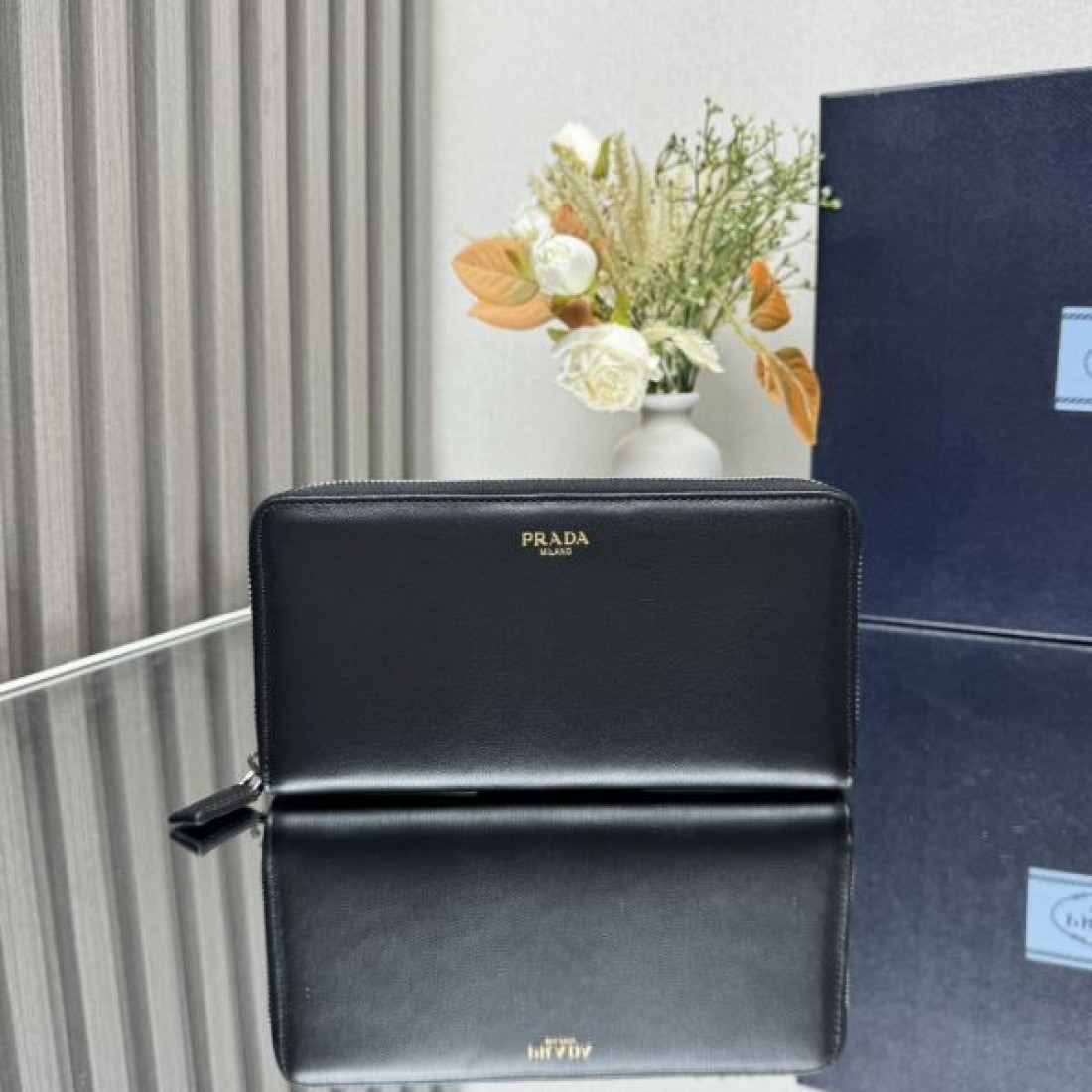 クラシックで落ち着いた PRADA プラダ コピー 長財布 大人っぽい印象