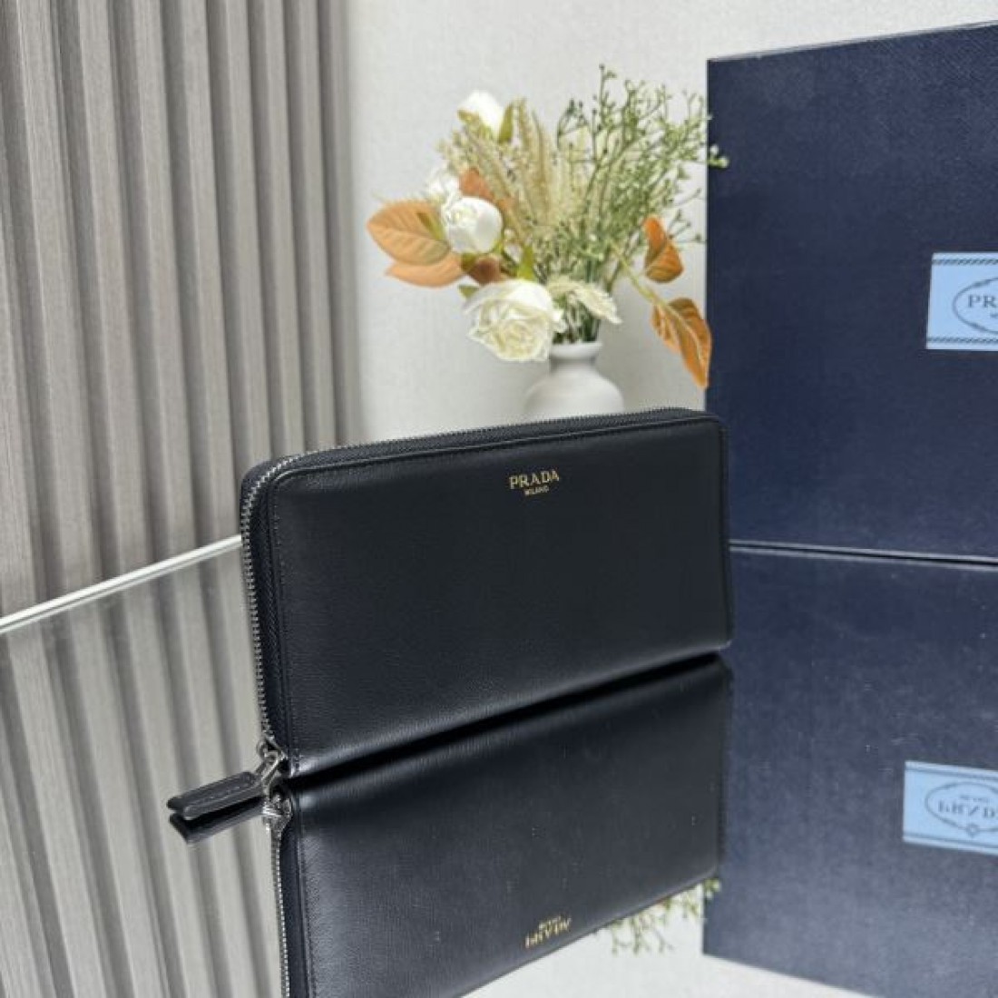 クラシックで落ち着いた PRADA プラダ コピー 長財布 大人っぽい印象