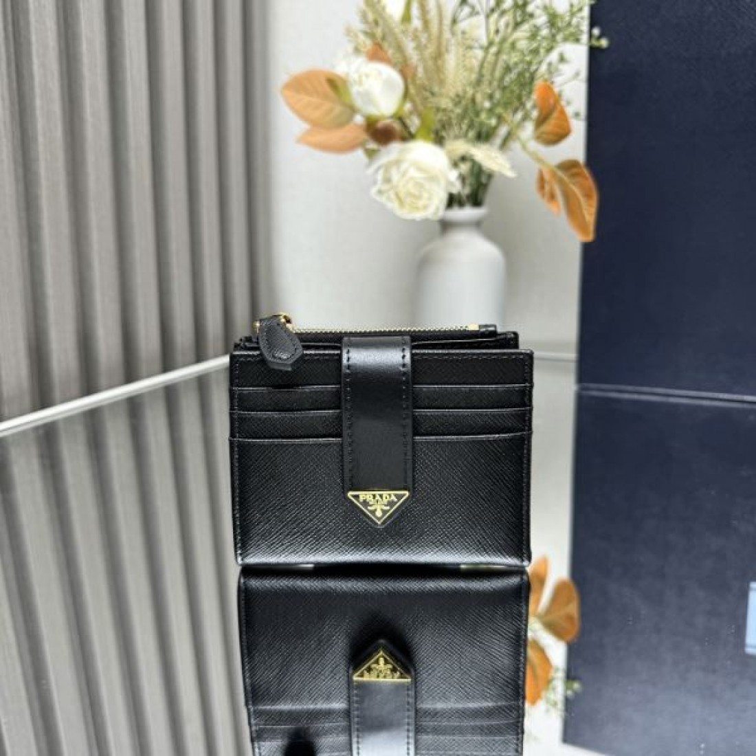 PRADA プラダ コピー カードケース 高級感とスマートさを兼ね備えた一品