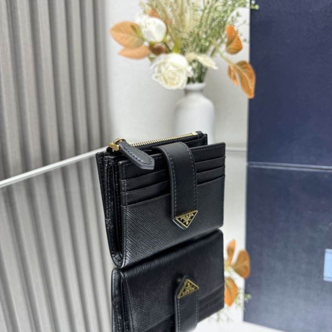 PRADA プラダ コピー カードケース 高級感とスマートさを兼ね備えた一品