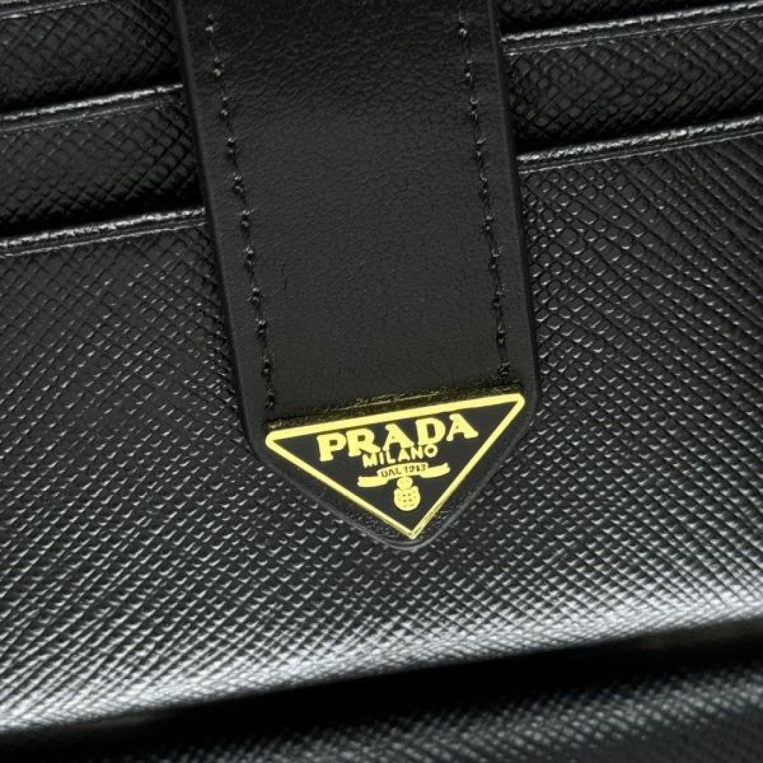 PRADA プラダ コピー カードケース 高級感とスマートさを兼ね備えた一品