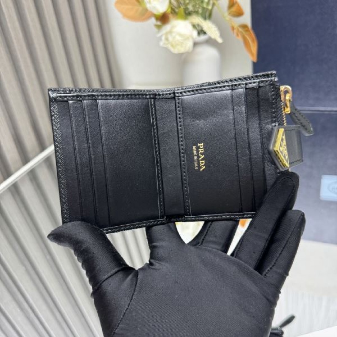 PRADA プラダ コピー カードケース 高級感とスマートさを兼ね備えた一品