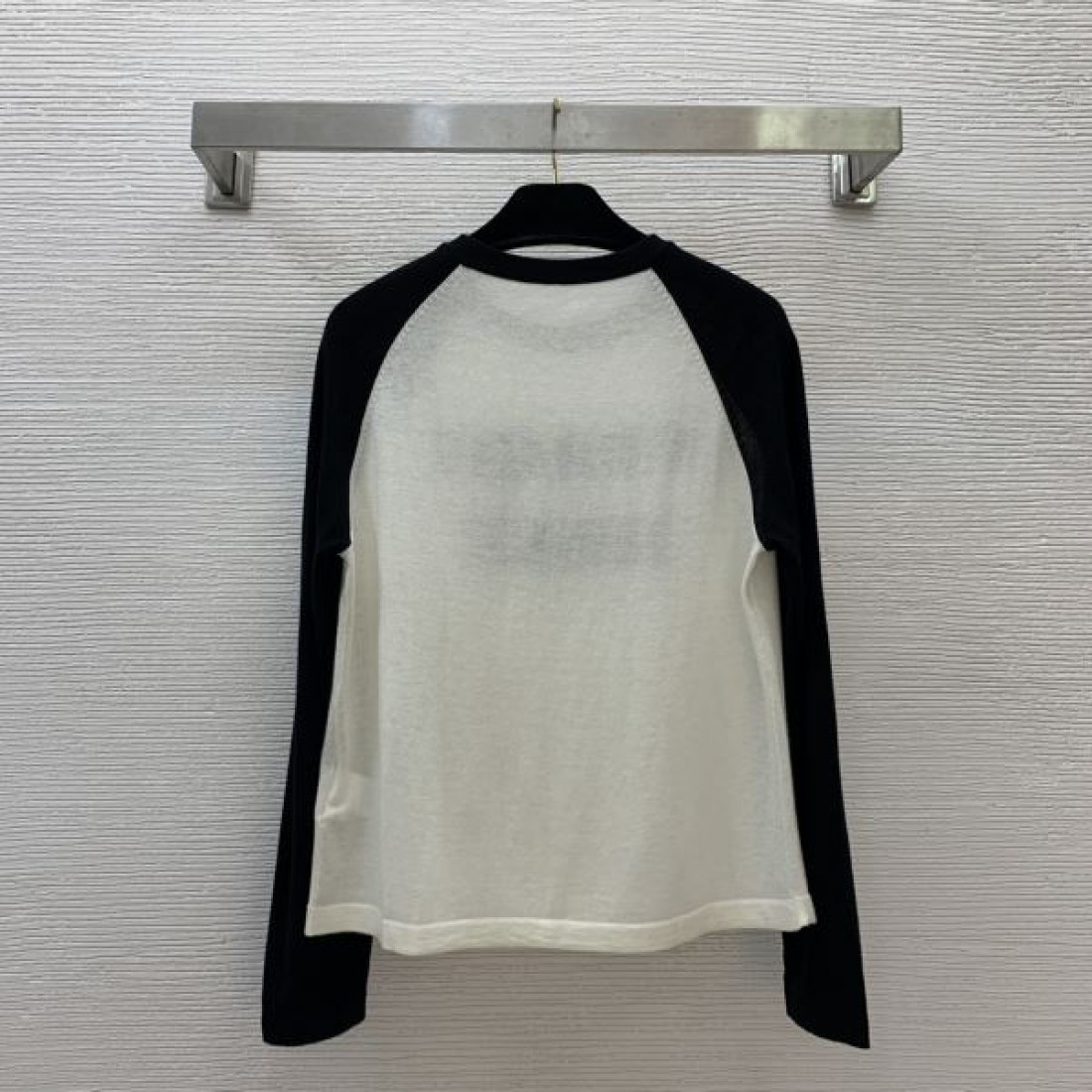 ナチュラルで柔らかな セリーヌ スーパー コピー 長袖ニット CELINE 穏やかな印象に