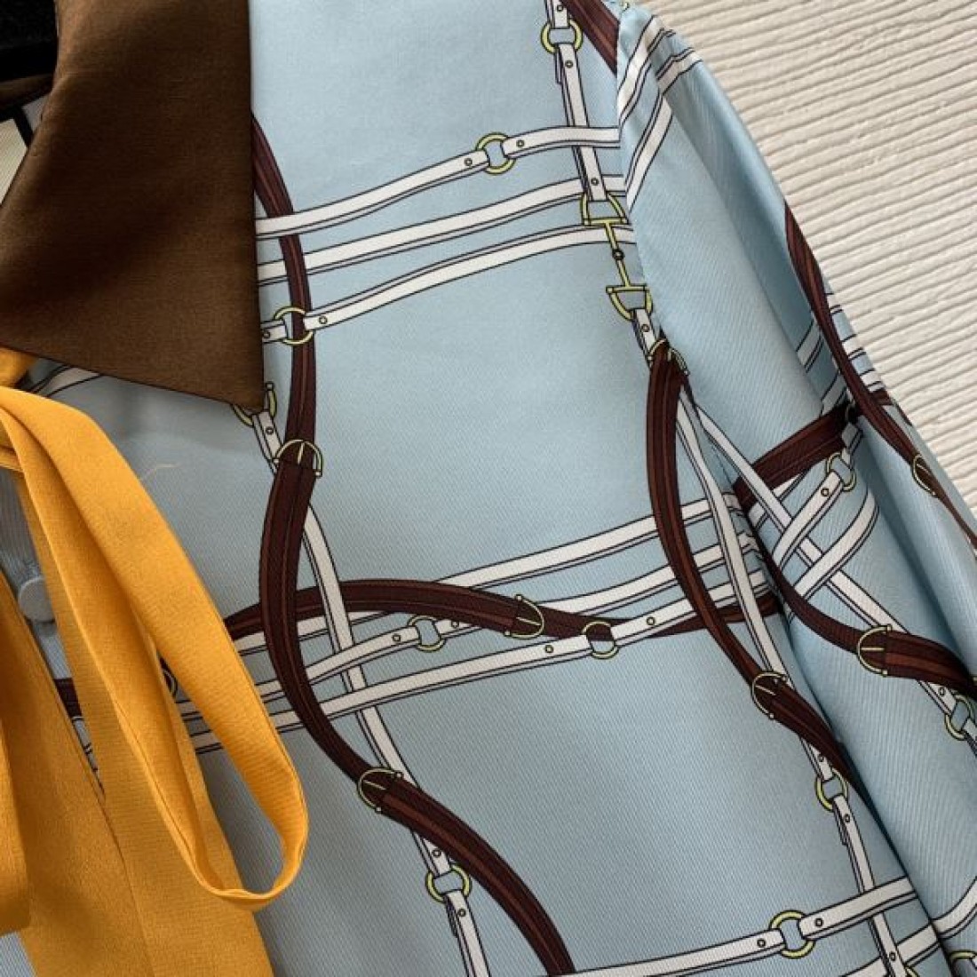 GUCCI グッチ スーパーコピー 長袖シャツ クラシックで落ち着いた印象を演出