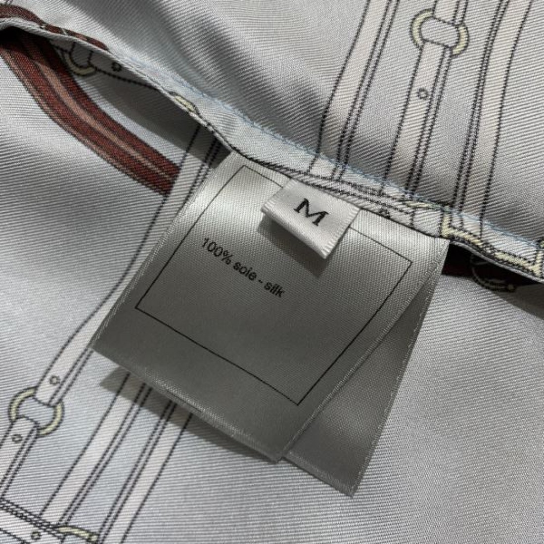 GUCCI グッチ スーパーコピー 長袖シャツ クラシックで落ち着いた印象を演出