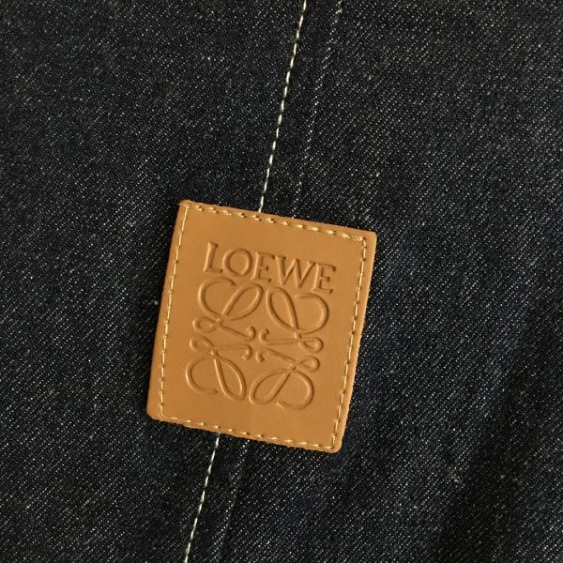 個性的で軽快なシルエット LOEWE ロエベ スーパーコピー デニムのコート