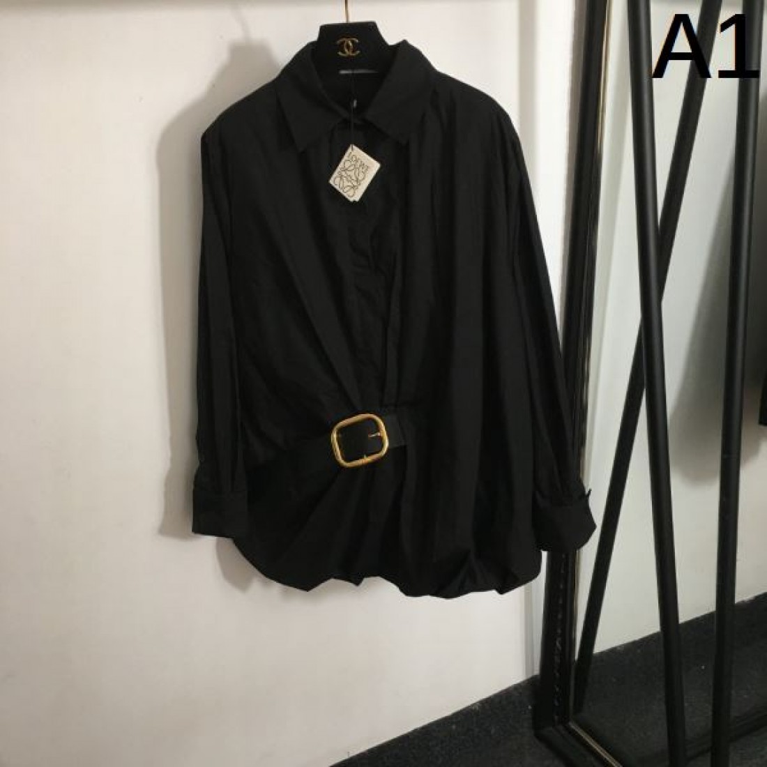 LOEWE ロエベ スーパーコピー長袖シャツ シンプルでモードな存在感