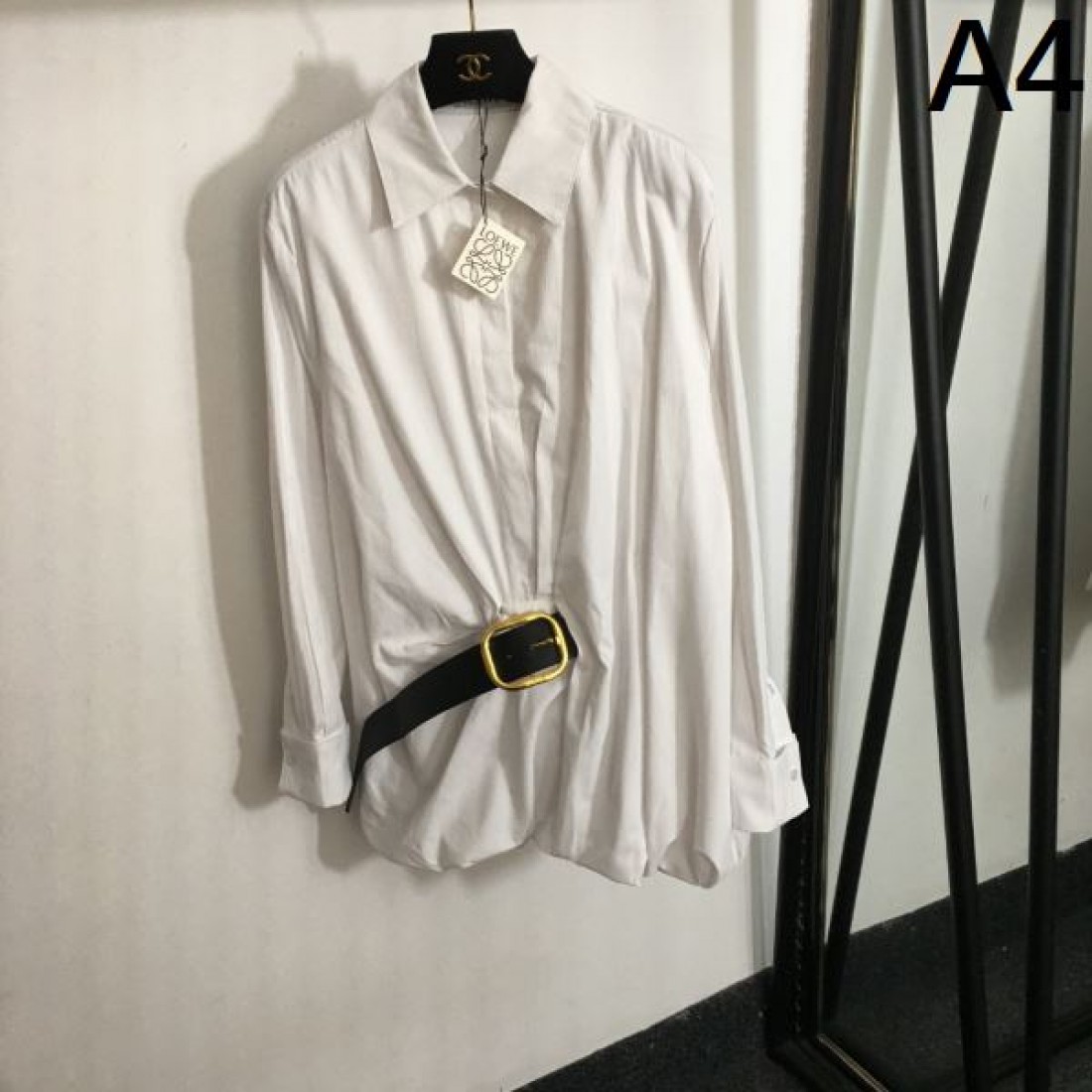 LOEWE ロエベ スーパーコピー長袖シャツ シンプルでモードな存在感