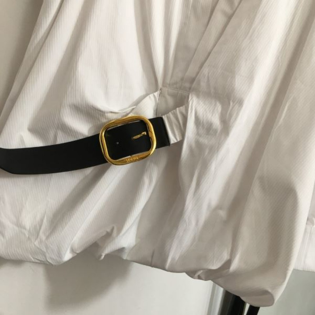 LOEWE ロエベ スーパーコピー長袖シャツ シンプルでモードな存在感