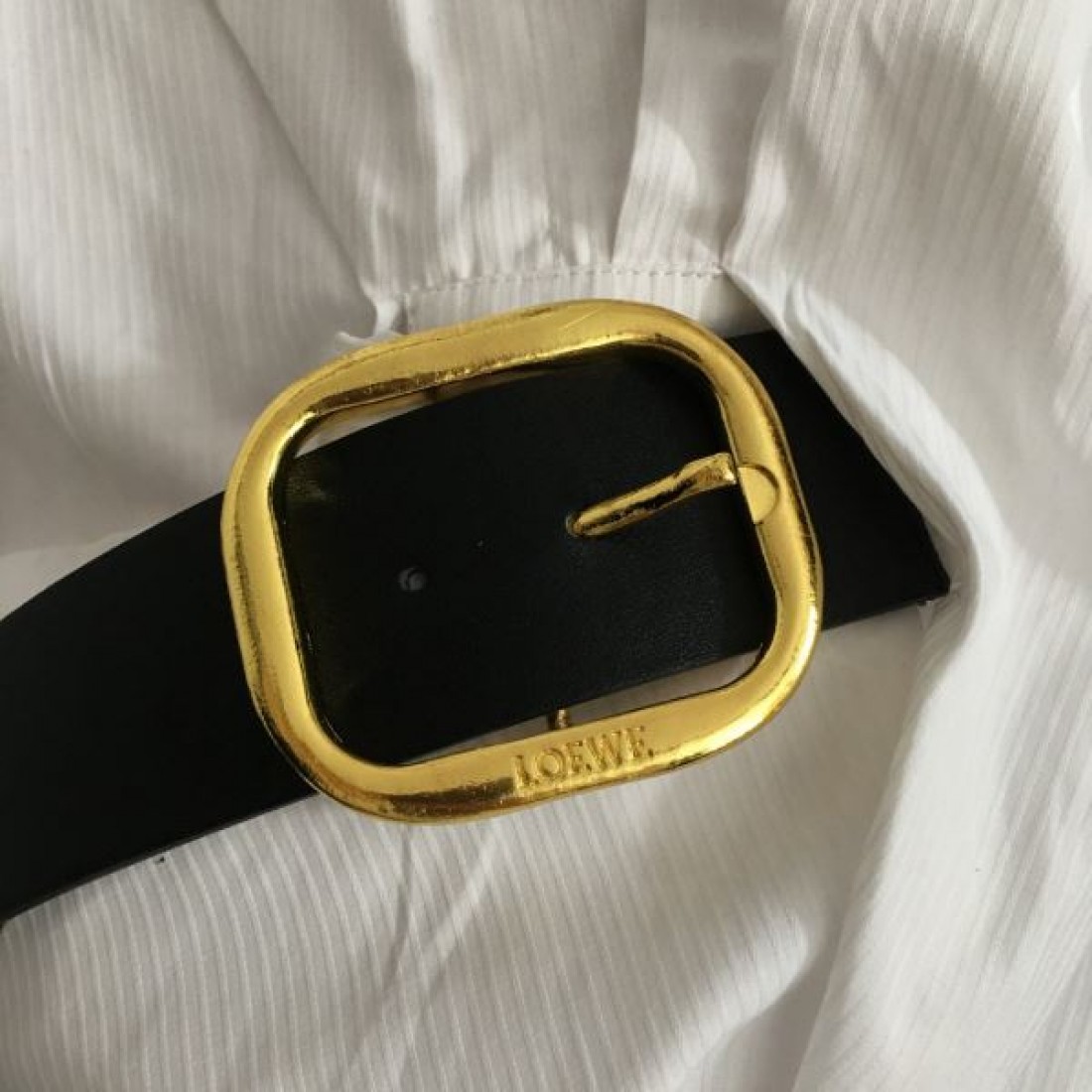 LOEWE ロエベ スーパーコピー長袖シャツ シンプルでモードな存在感