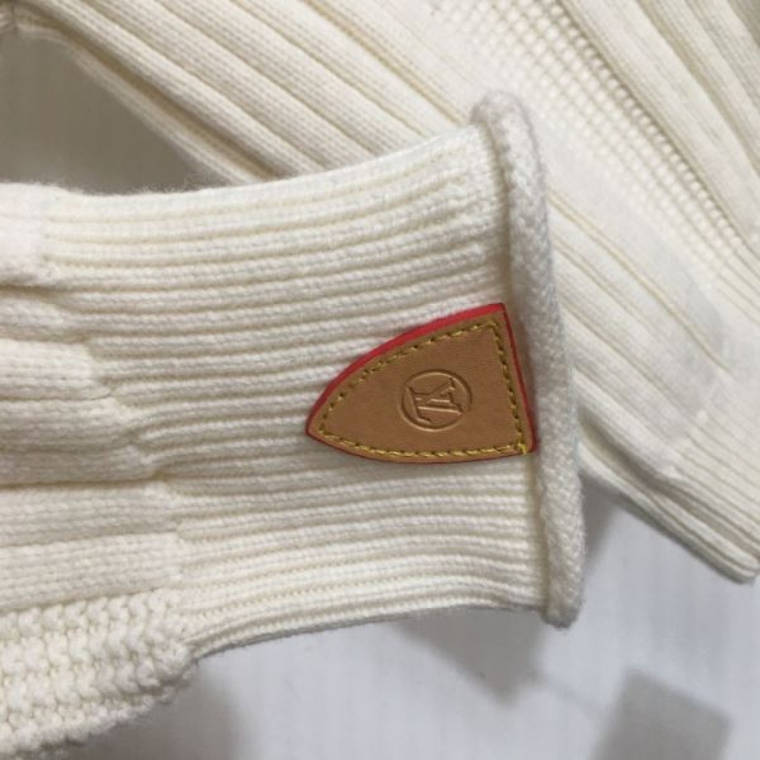 スタイリッシュで都会的な LOUIS VUITTON ルイヴィトン スーパーコピー ニットカーディガン 