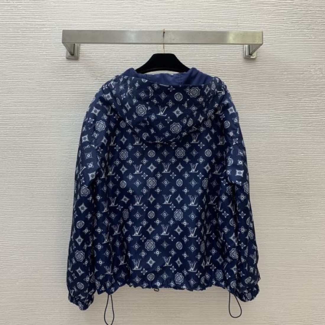 LOUIS VUITTON ルイヴィトン スーパーコピー 上下セット 機能的で洗練されたデザイン