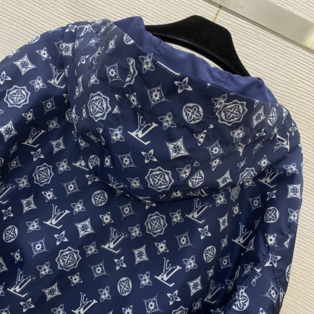 LOUIS VUITTON ルイヴィトン スーパーコピー 上下セット 機能的で洗練されたデザイン